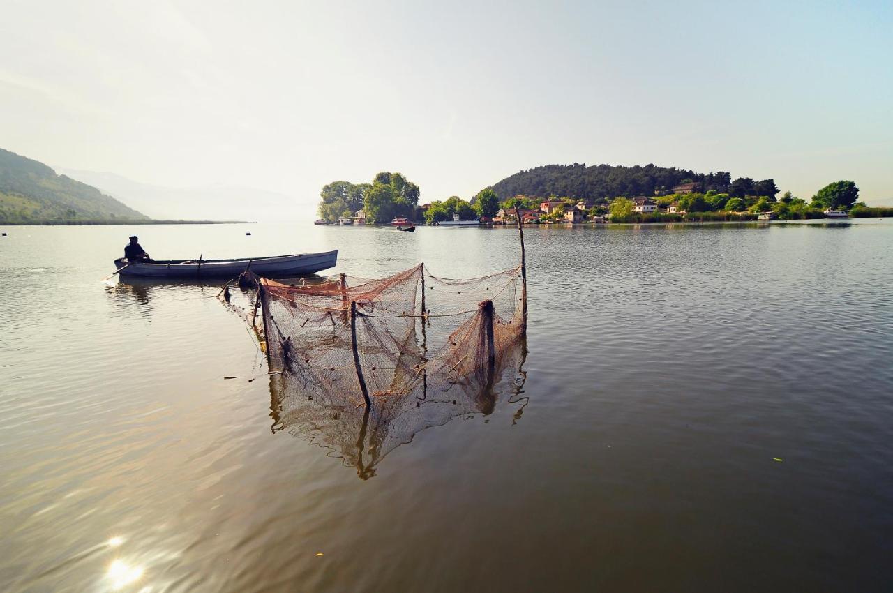 Little Island Resort Nisos Ioanninon ภายนอก รูปภาพ